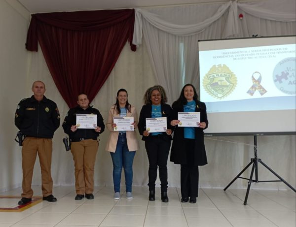 no dia 28/09/2022, estivemos palestrando sobre o Autismo para os Alunos do Curso de Formação de Praças do 16º Batalhão de Policia Militar.